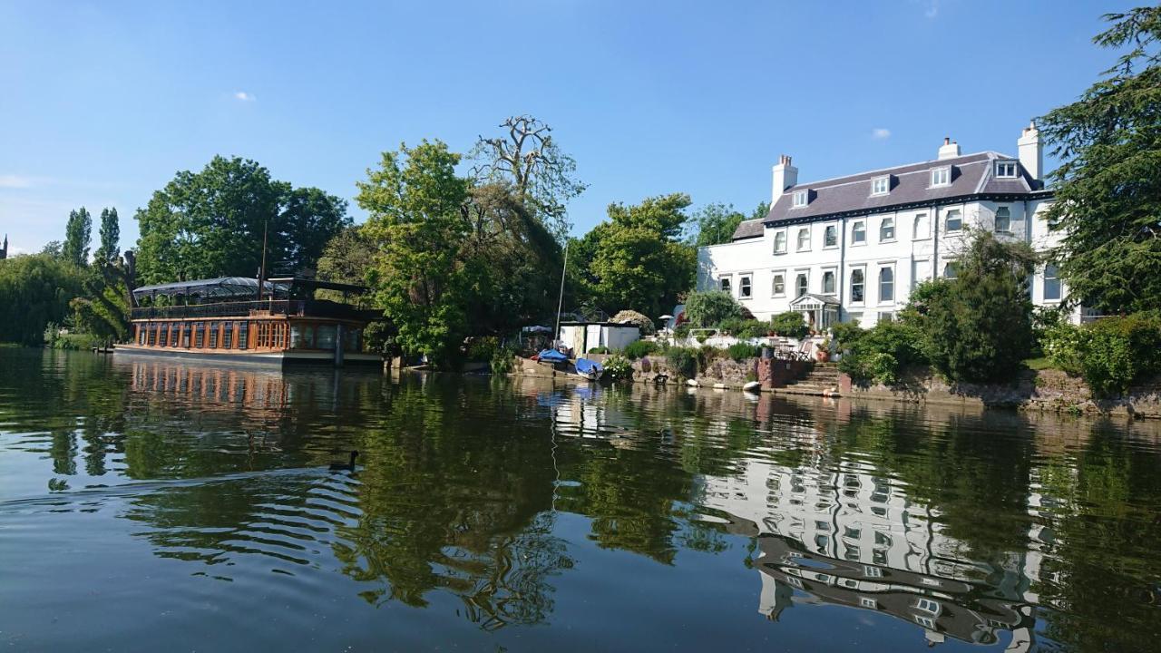 Tulana Taggs - Floating Home On Idyllic Island Hampton Hill Exterior photo